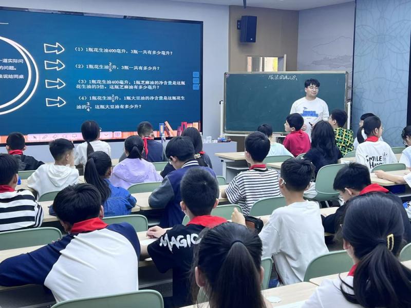 李新1.jpg