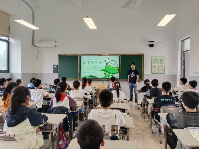 FF58AAC5ECACA16E705C6D4A2124050A.jpg